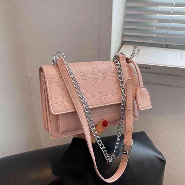 2022 new indentation small square bag women's sling one shoulder messenger bag inner compartment simple and versatile purses
2022 new indentation small square bag women's sling one shoulder messenger bag inner compartment simple and versatile purses