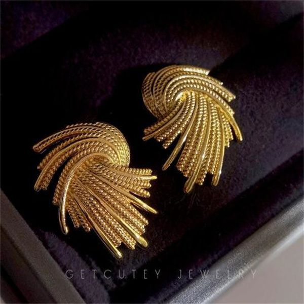 charm punk irregular metal twist big geometric earrings unique gold color drop earrings women new fashion jewelry brincos gc1552, Golden
charm punk irregular metal twist big geometric earrings unique gold color drop earrings women new fashion jewelry brincos gc1552, Golden
