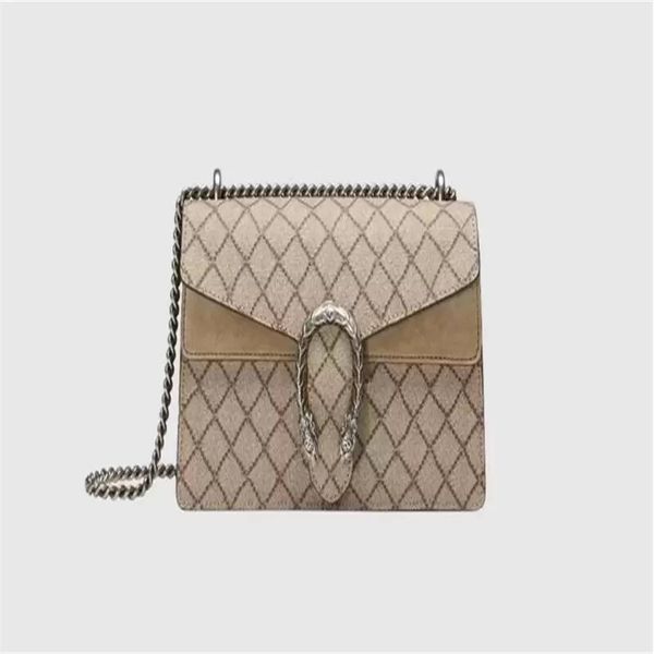one shoulder bag with classic chain pattern and metal buckle can be worn cross-body for lady
one shoulder bag with classic chain pattern and metal buckle can be worn cross-body for lady