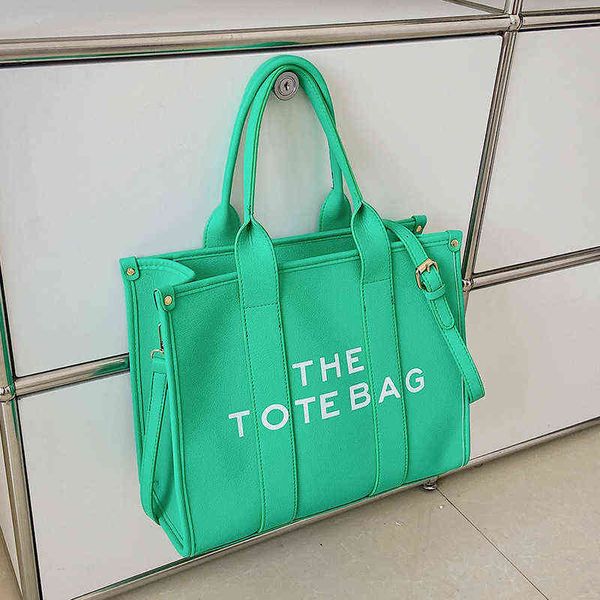 2022 summer new versatile large capacity foreign style fashion messenger bag portable tote bags
2022 summer new versatile large capacity foreign style fashion messenger bag portable tote bags