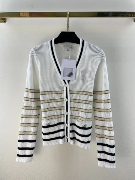 2022 new autumn winter milan runway sweaters v neck long sleeve women's sweater high end jacquard designer sweater 0818-24, White;black
2022 new autumn winter milan runway sweaters v neck long sleeve women's sweater high end jacquard designer sweater 0818-24, White;black