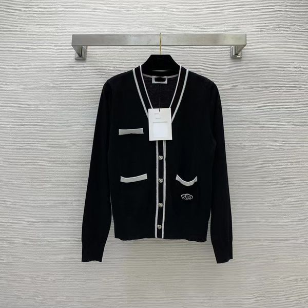 2022 new autumn winter milan runway sweaters v neck long sleeve high end jacquard cardigan women's designer 0818-19, White;black
2022 new autumn winter milan runway sweaters v neck long sleeve high end jacquard cardigan women's designer 0818-19, White;black