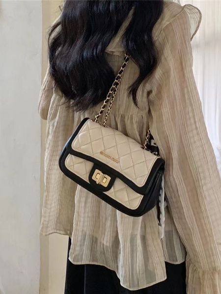 ladies designer one shoulder messenger bag 2022 new exquisite chain summer versatile
ladies designer one shoulder messenger bag 2022 new exquisite chain summer versatile