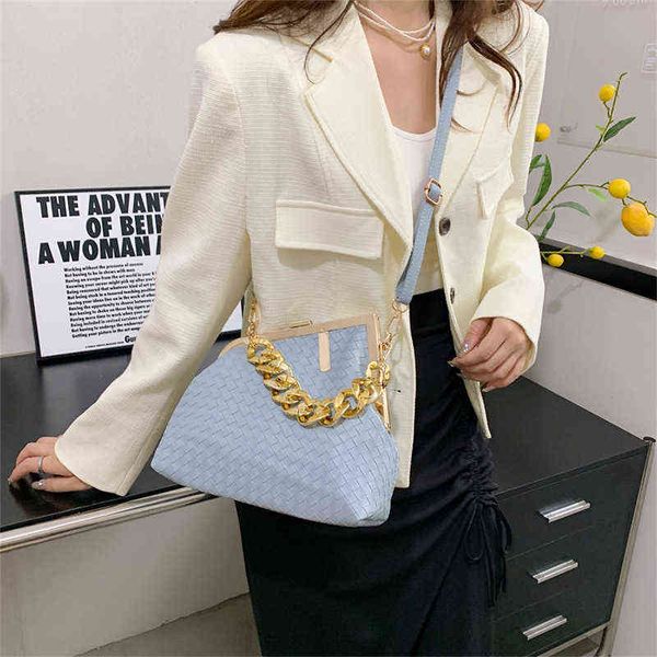 purses women's bag 2022 summer new woven thick chain clip single shoulder cross hand handbags
purses women's bag 2022 summer new woven thick chain clip single shoulder cross hand handbags