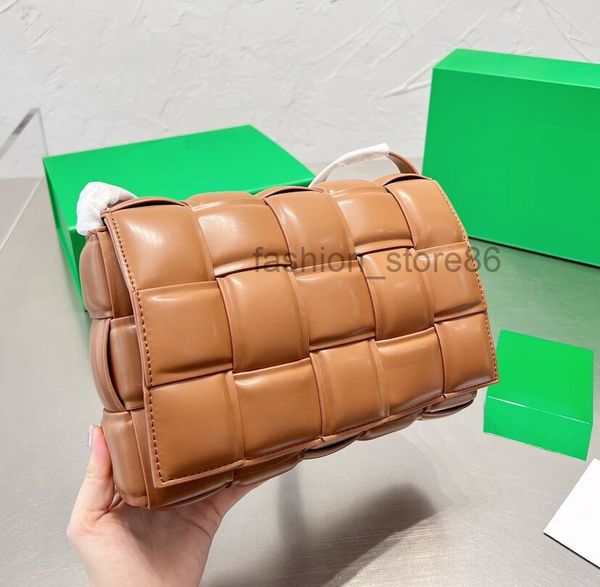 leather weave square single-shoulder bags fashion triangle hasp handbags designer solid color cross body oil wax cattlehide women clutch yfx
leather weave square single-shoulder bags fashion triangle hasp handbags designer solid color cross body oil wax cattlehide women clutch yfx