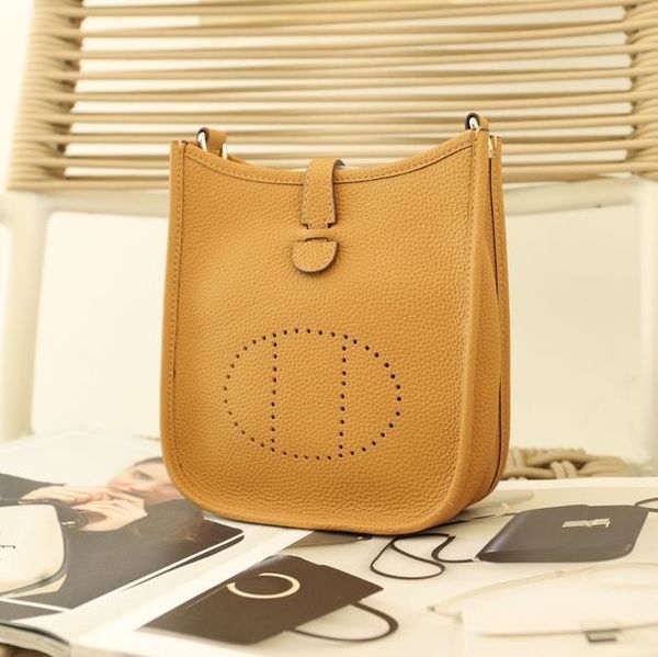 designer evelyn womens handbags 2022 calfskin bag mini personality one shoulder messenger hollow out bucket bag womens
designer evelyn womens handbags 2022 calfskin bag mini personality one shoulder messenger hollow out bucket bag womens