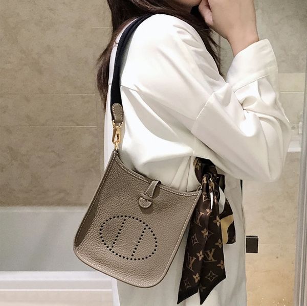 designer evelyn womens handbags niche bag layer leather mini hollow bucket single shoulder diagonal womens bag
designer evelyn womens handbags niche bag layer leather mini hollow bucket single shoulder diagonal womens bag