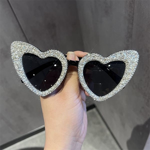 fashion brand heart women sunglasses retro silver bling sun glasses frame ladies uv400 eyewear 220819, White;black
fashion brand heart women sunglasses retro silver bling sun glasses frame ladies uv400 eyewear 220819, White;black