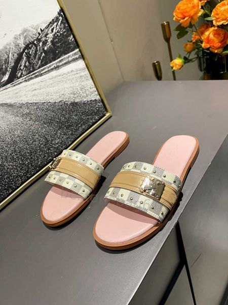 2022 designer women slippers fashion summer lock it slippers graffiti sandals genuine cowhide leather shoes flat large size 35-42, Black
2022 designer women slippers fashion summer lock it slippers graffiti sandals genuine cowhide leather shoes flat large size 35-42, Black