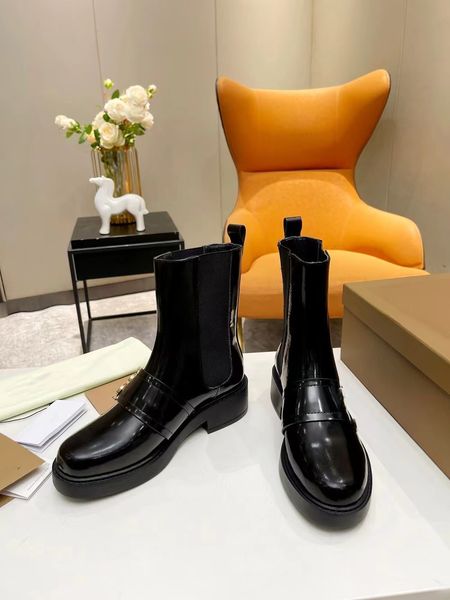 the new fall/winter 2022 boots are made of shiny open edge beads made cowhine leather with a box dust bag 35-41 fashion, Black
the new fall/winter 2022 boots are made of shiny open edge beads made cowhine leather with a box dust bag 35-41 fashion, Black