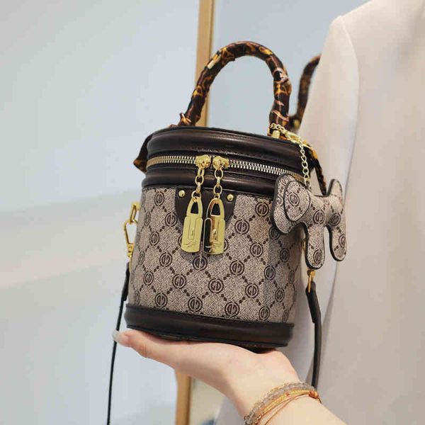 58% off online clearance printed women's 2022 new fashion old flower bucket bag net red single shoulder messenger bag
58% off online clearance printed women's 2022 new fashion old flower bucket bag net red single shoulder messenger bag