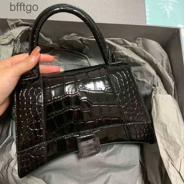 designer balencaigabag bag 2022 same b-button crocodile hourglass leather women's one shoulder slant cross handbag
designer balencaigabag bag 2022 same b-button crocodile hourglass leather women's one shoulder slant cross handbag