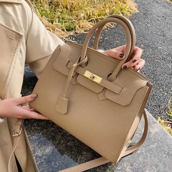 evening bag designer high sense women's large bag 2022 fashionable new fashion portable capacity single shoulder versatile messenger
evening bag designer high sense women's large bag 2022 fashionable new fashion portable capacity single shoulder versatile messenger