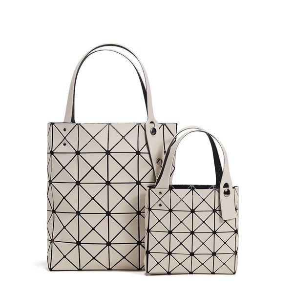 designer bag tote shopping bag with four-grid geometry and contrasting color pvc soft surface 28cm
designer bag tote shopping bag with four-grid geometry and contrasting color pvc soft surface 28cm