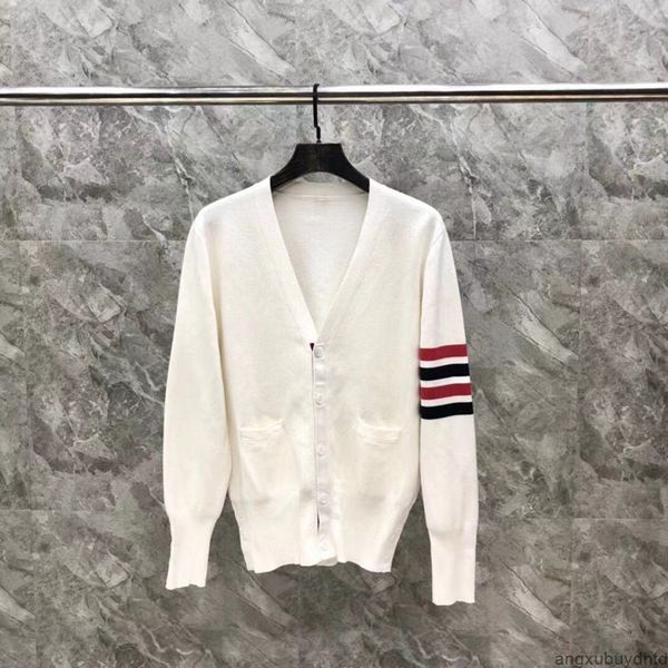 tb red black four bar cardigan long sleeve v-neck sweater for men and women lovers the same woolen sweaters loose coat is versatile, White;black
tb red black four bar cardigan long sleeve v-neck sweater for men and women lovers the same woolen sweaters loose coat is versatile, White;black