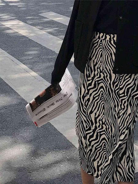 women zebra print skirt straight-fit elastic waist back split midi length vintage woman skirts wild temperament plaid skirt t220819, Black
women zebra print skirt straight-fit elastic waist back split midi length vintage woman skirts wild temperament plaid skirt t220819, Black
