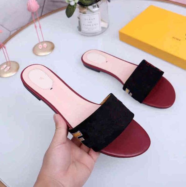 design women brand slipper fashion big gold chain sandals shoes round toe slip on mules flat heel casual slides flip f, Black
design women brand slipper fashion big gold chain sandals shoes round toe slip on mules flat heel casual slides flip f, Black