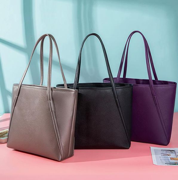 brand designer tote bag womens 2022 autumn new versatile handheld fashion shoulder bag internet celebrity underarm bag large capacity commut
brand designer tote bag womens 2022 autumn new versatile handheld fashion shoulder bag internet celebrity underarm bag large capacity commut