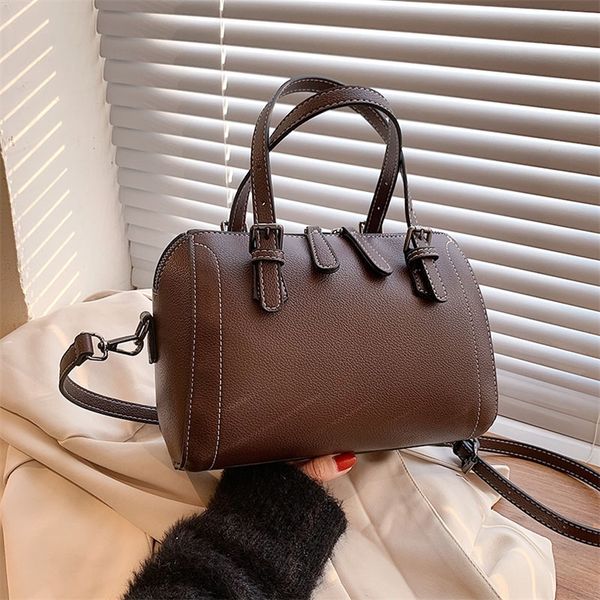 large capacity waterproof luggage bag portable sport weekend s business duffle soft leather travel suitcase 220819
large capacity waterproof luggage bag portable sport weekend s business duffle soft leather travel suitcase 220819