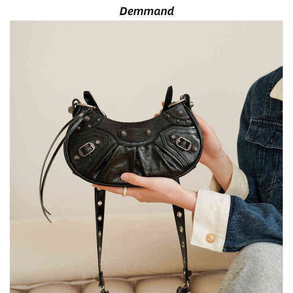 handbag designer balencaigass women's bag 2022 new leather heavy industry locomotive three in one half moon wrinkled cowhide crescent l
handbag designer balencaigass women's bag 2022 new leather heavy industry locomotive three in one half moon wrinkled cowhide crescent l