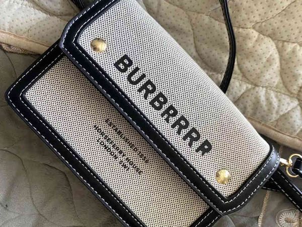 2022 luxury brand new women's bag flap bags fashion simple printing mini small square bag canvas with leather single shoulder messenger
2022 luxury brand new women's bag flap bags fashion simple printing mini small square bag canvas with leather single shoulder messenger