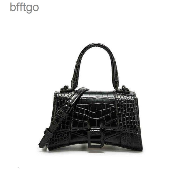 italy balenciga handbag designer 2022 french niche fashion advanced hourglass women's summer versatile one shoulder messenger
italy balenciga handbag designer 2022 french niche fashion advanced hourglass women's summer versatile one shoulder messenger