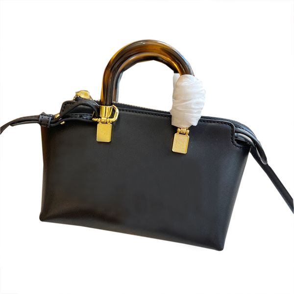 wholesale mini messenger bag personality designer ladies fashion handbag 18cm 121
wholesale mini messenger bag personality designer ladies fashion handbag 18cm 121