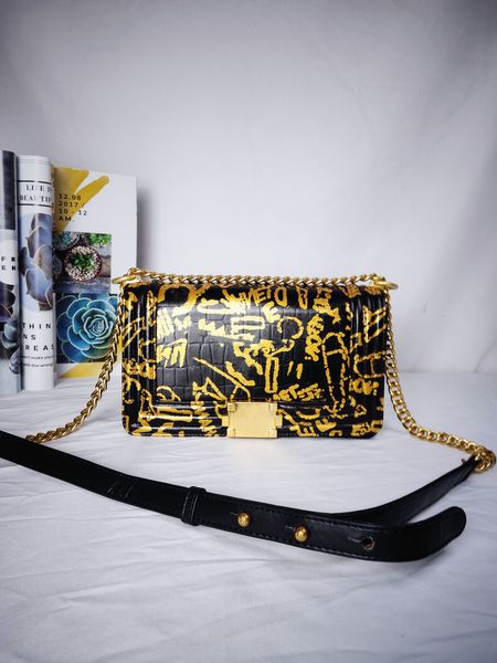 new 2022 quilted flap leather shoulder bags classic gold metal buckle chain shoulder bag designer luxury women's cross sark sacoche han
new 2022 quilted flap leather shoulder bags classic gold metal buckle chain shoulder bag designer luxury women's cross sark sacoche han