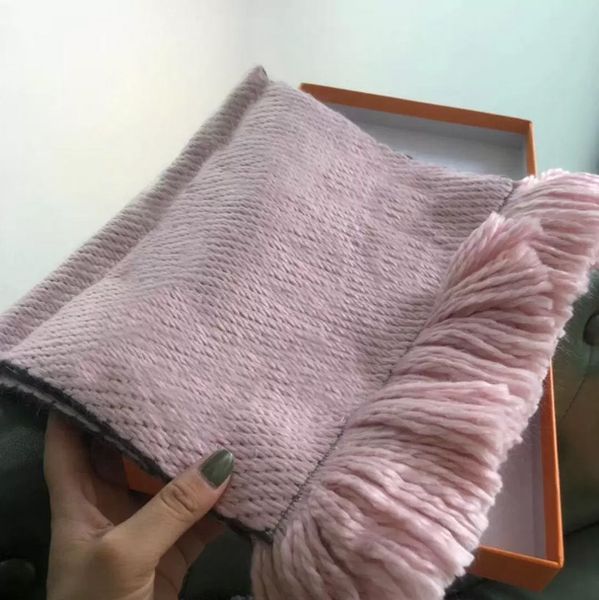 Wool scarf Echarpe designers Scarf 2022 Scarves Winter Cashmere Scarf Men Women High End Designer Classic Oversized Big Letter Pattern Pashmina Shawl
Wool scarf Echarpe designers Scarf 2022 Scarves Winter Cashmere Scarf Men Women High End Designer Classic Oversized Big Letter Pattern Pashmina Shawl