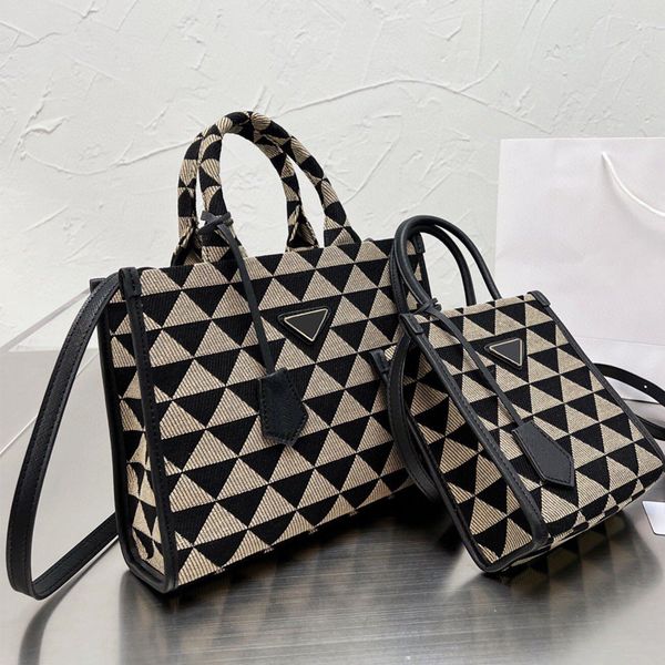 designer 2022 r shoulder bags womens handbag purse large small tote bag fashion style triangle decoration luxury crossbody clutch totes
designer 2022 r shoulder bags womens handbag purse large small tote bag fashion style triangle decoration luxury crossbody clutch totes