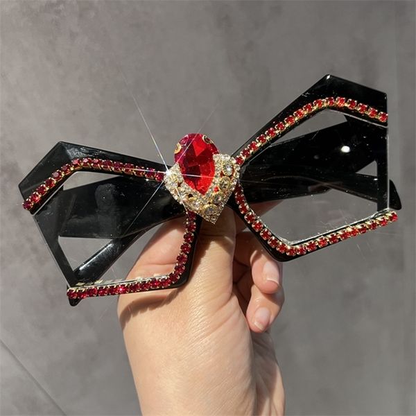 unique personality oversized punk womans sunglasses luxury big jewel eyeglasses frame female accessios feminino 220819, White;black
unique personality oversized punk womans sunglasses luxury big jewel eyeglasses frame female accessios feminino 220819, White;black