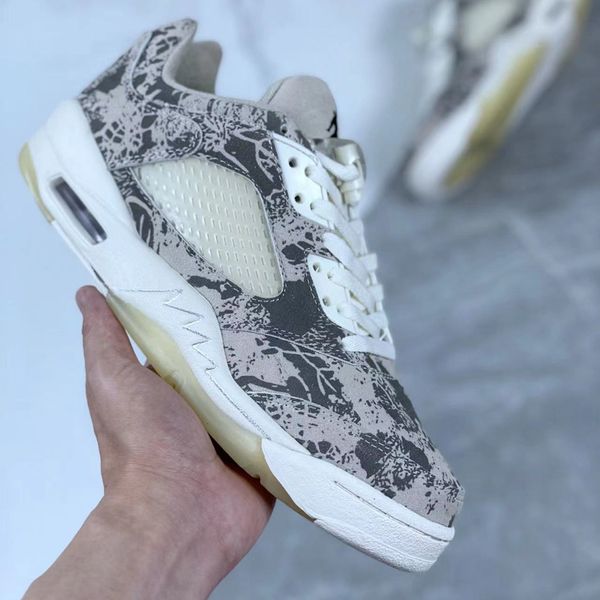 basketball shoes jumpman 5 low expression 2022 v 5s camouflage womens mens sports sneakers shoe size 40-47
basketball shoes jumpman 5 low expression 2022 v 5s camouflage womens mens sports sneakers shoe size 40-47