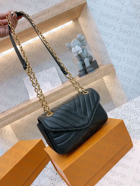 designer women bag woc shoulder bag imported cowhide striped chain tote 2022 luxury simple crossbody bag
designer women bag woc shoulder bag imported cowhide striped chain tote 2022 luxury simple crossbody bag