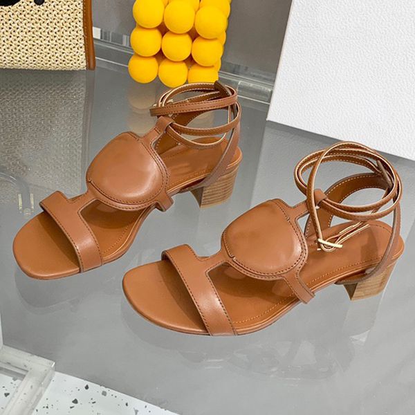 the latest catwalk models on official website letters pig nose sandals slippers spring and summer series sandals stars net celebrities same, Black
the latest catwalk models on official website letters pig nose sandals slippers spring and summer series sandals stars net celebrities same, Black