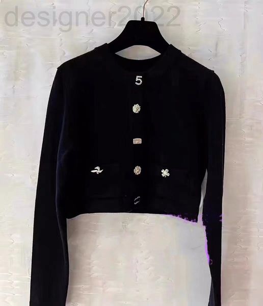 women's knits & tees designer high order 22 autumn winter preview single breasted two pocket round neck long sleeve short cashmere knit, White
women's knits & tees designer high order 22 autumn winter preview single breasted two pocket round neck long sleeve short cashmere knit, White