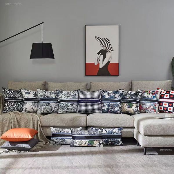 2022 letter luxury square pillow case cushion covers designer decorative pillows luxurys designers cushions cotton decor living room cushion
2022 letter luxury square pillow case cushion covers designer decorative pillows luxurys designers cushions cotton decor living room cushion