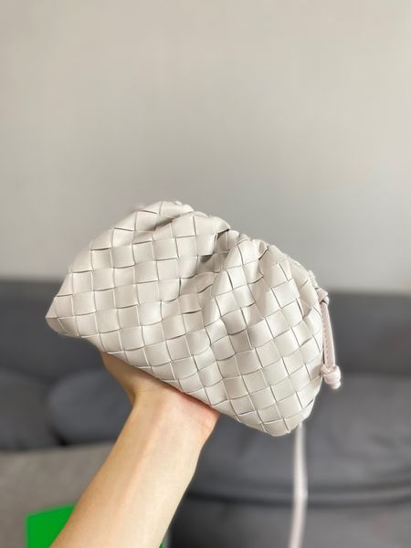 leather cloud designer ladies bag womens pouch batega botegas shoulder bags woven luxurys one women clutch 3rle
leather cloud designer ladies bag womens pouch batega botegas shoulder bags woven luxurys one women clutch 3rle