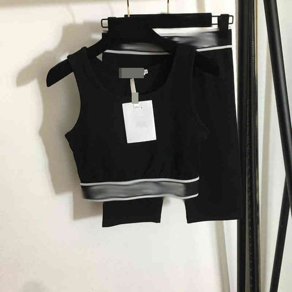 jacketskirts t-shirts pants shorts suspenders french italian style designeruxury, White
jacketskirts t-shirts pants shorts suspenders french italian style designeruxury, White
