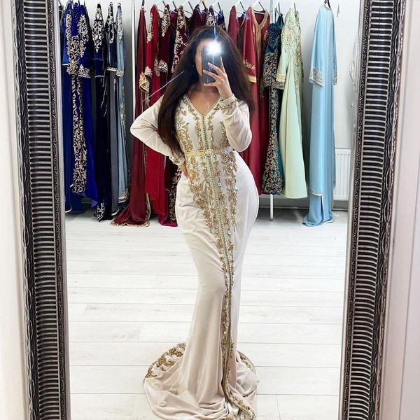 elegant moroccan kaftan evening dresses with gold lace appliques crystals beaded long sleeve muslim formal prom gowns v-neck turkey arabic c, Black;red
elegant moroccan kaftan evening dresses with gold lace appliques crystals beaded long sleeve muslim formal prom gowns v-neck turkey arabic c, Black;red