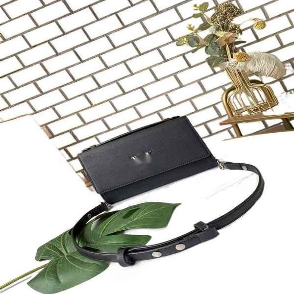 louiseity 1 viutonity luxury brand evening bag m56136 designer shoulder pouches real mini m56087 messenger leather chain clutches b spexv, Red;black
louiseity 1 viutonity luxury brand evening bag m56136 designer shoulder pouches real mini m56087 messenger leather chain clutches b spexv, Red;black