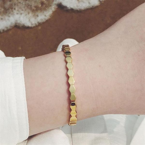 honeycomb hexagonal geometry bangle stainless steel for women gold color simple elegant fashion bangle199d, Black
honeycomb hexagonal geometry bangle stainless steel for women gold color simple elegant fashion bangle199d, Black