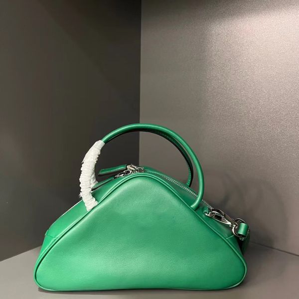 fashion casual popular one shoulder messenger bag high-grade genuine leather calfskin men's and women's same style bowlingtriangle
fashion casual popular one shoulder messenger bag high-grade genuine leather calfskin men's and women's same style bowlingtriangle