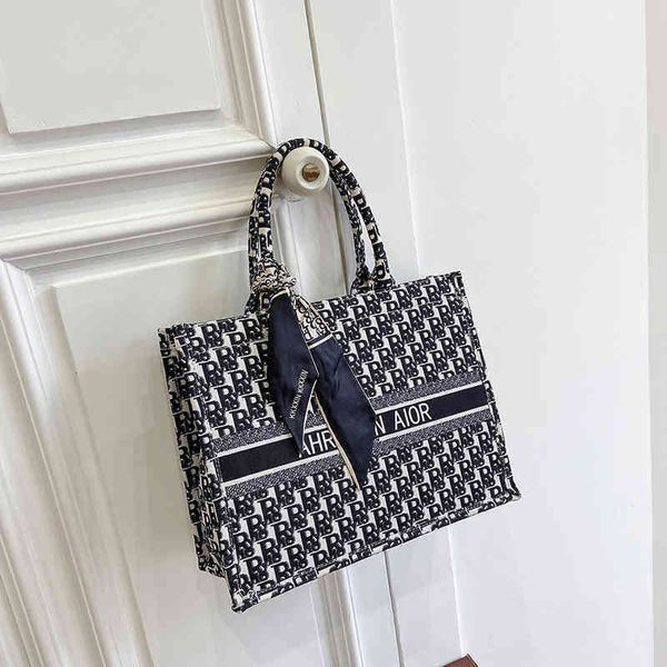 60% off online clearance family book old flower large capacity female embroidery tote bag portable bag
60% off online clearance family book old flower large capacity female embroidery tote bag portable bag