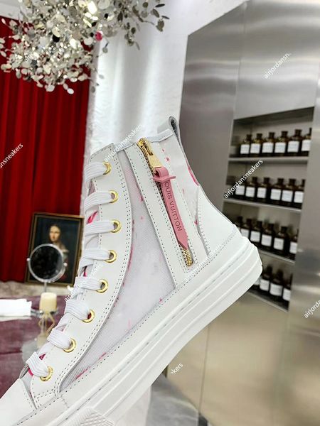 classic high sneakers boot women luxurys designers louise vuitton shoes with signature at the back features a side zip for easy fitting trai, Black
classic high sneakers boot women luxurys designers louise vuitton shoes with signature at the back features a side zip for easy fitting trai, Black