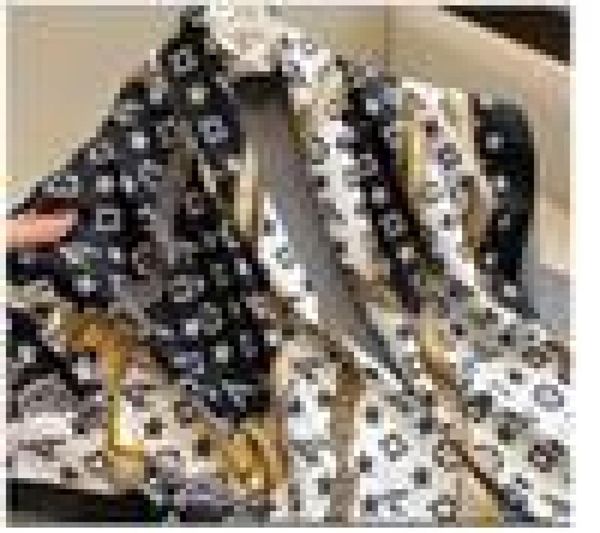 2style luxury brand classic simple letter flower design satin luxury square scarf outdoor shawl silk turban beach wrap fashion wom, Blue;gray
2style luxury brand classic simple letter flower design satin luxury square scarf outdoor shawl silk turban beach wrap fashion wom, Blue;gray