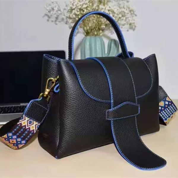 european and american women's handbag cavana fashion design multi-back method wide shoulder strap boston bag 220820
european and american women's handbag cavana fashion design multi-back method wide shoulder strap boston bag 220820