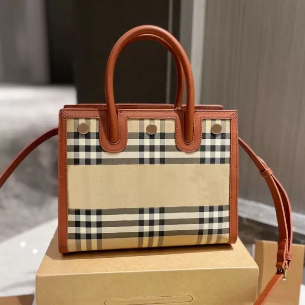 plaid handbag tote bag lady crossbody shoulder bags classic stripe handbag fashion purse tartan genuine leather internal zipper adjustable s
plaid handbag tote bag lady crossbody shoulder bags classic stripe handbag fashion purse tartan genuine leather internal zipper adjustable s