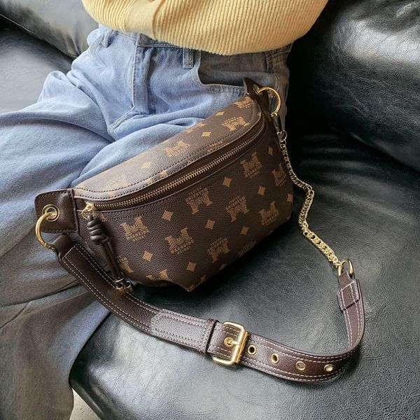 2022 highquality chest bag diagonal zipper all-match waist bag super neutral one-shoulder coin purse, Red;black
2022 highquality chest bag diagonal zipper all-match waist bag super neutral one-shoulder coin purse, Red;black