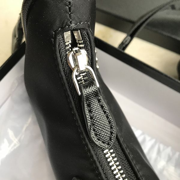 black shoulder nylon 2022 messenger bag for women luxury handbag hobo designer with mini pocket brand female crossbody bag sbhq
black shoulder nylon 2022 messenger bag for women luxury handbag hobo designer with mini pocket brand female crossbody bag sbhq