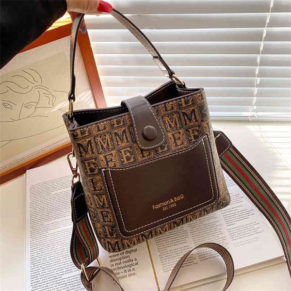 tote bag explosive models 66% texture square handbags fashion off 2022 classic hand flower new complex old hatlf
tote bag explosive models 66% texture square handbags fashion off 2022 classic hand flower new complex old hatlf